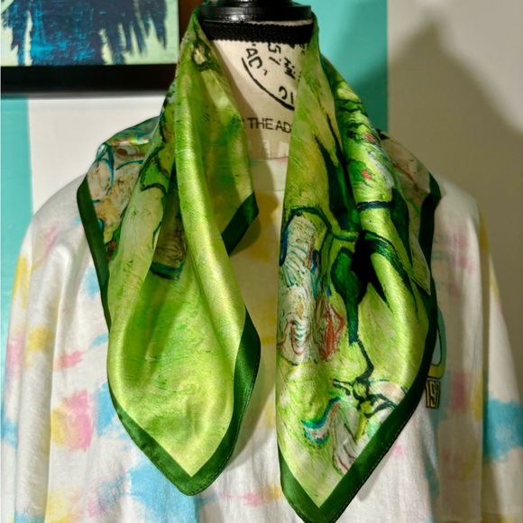 New Square Mulberry Silk Scarf - Picture 5 of 8